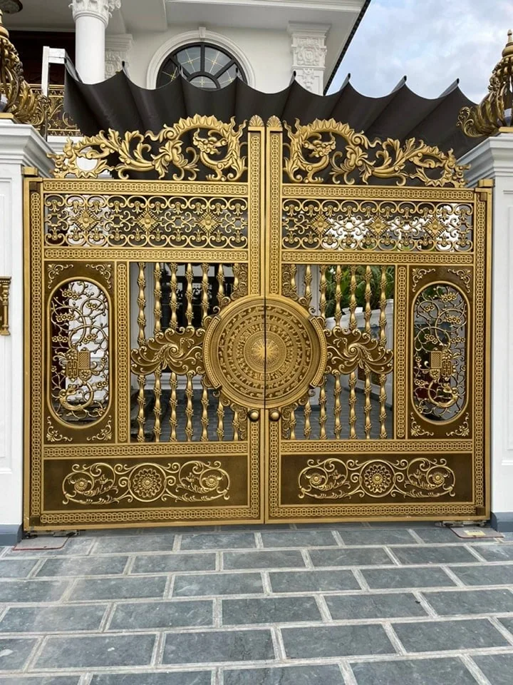 Cổng nhôm đúc hoa văn